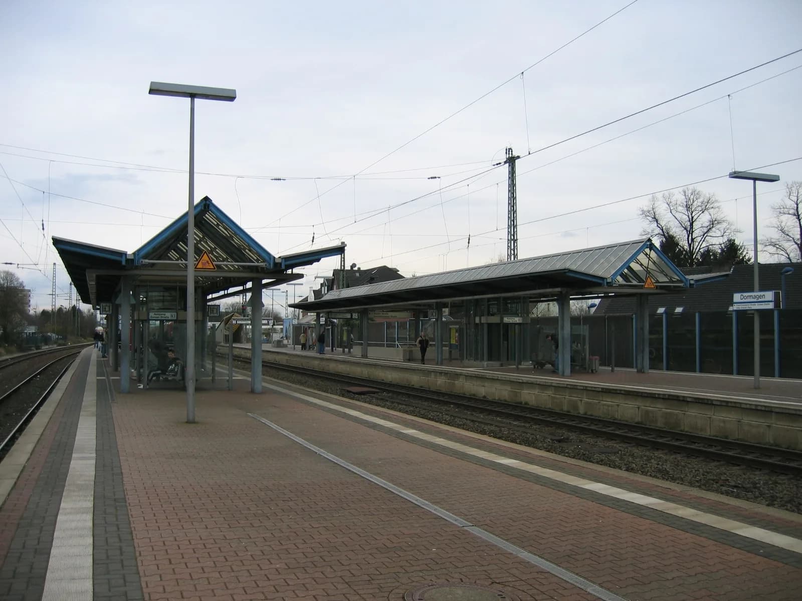 Bahnsteige am Bahnhof Dormagen